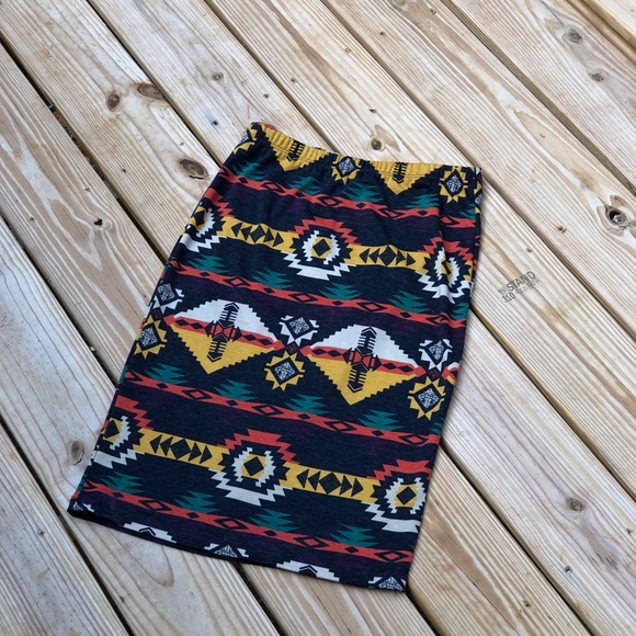 bobeau Dresses & Skirts - Bobeau Aztec Print Skirt Size Small